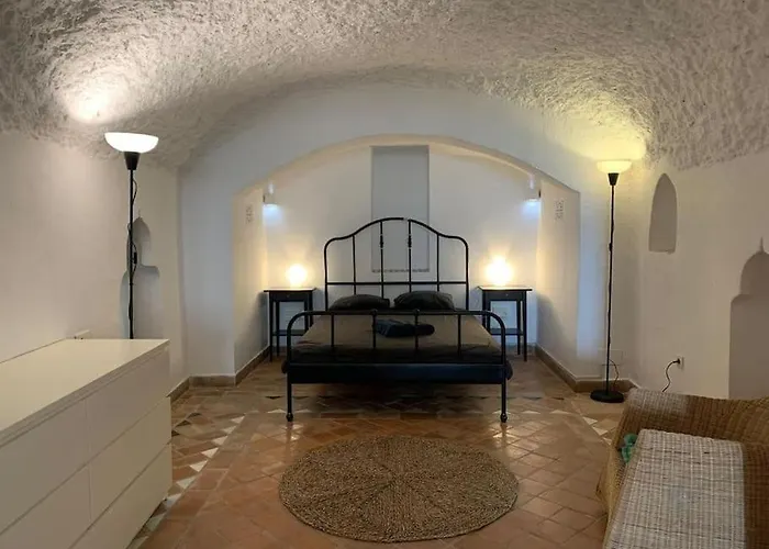 Authentic Cave In Old City Centre Апартаменты *